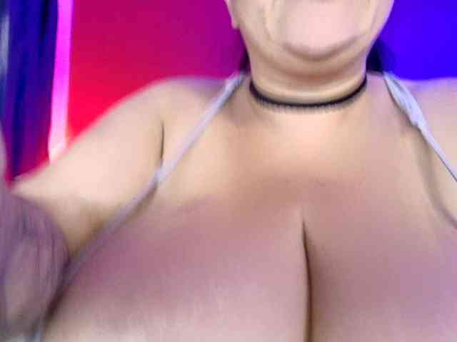 lulubigtitts webcam