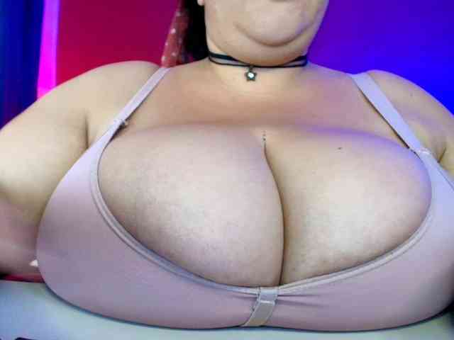 lulubigtitts webcam