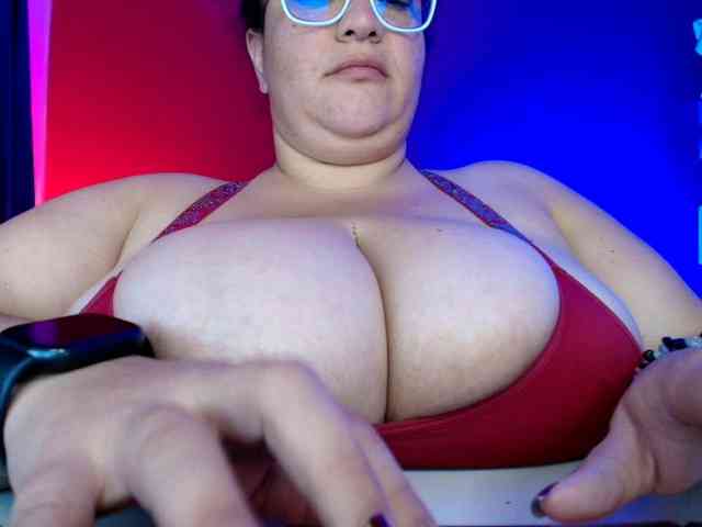 lulubigtitts webcam