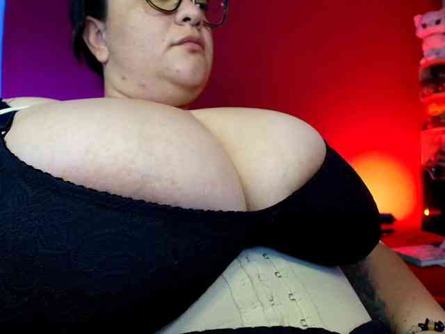lulubigtitts webcam