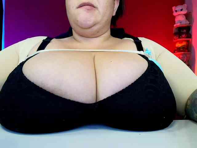 lulubigtitts webcam