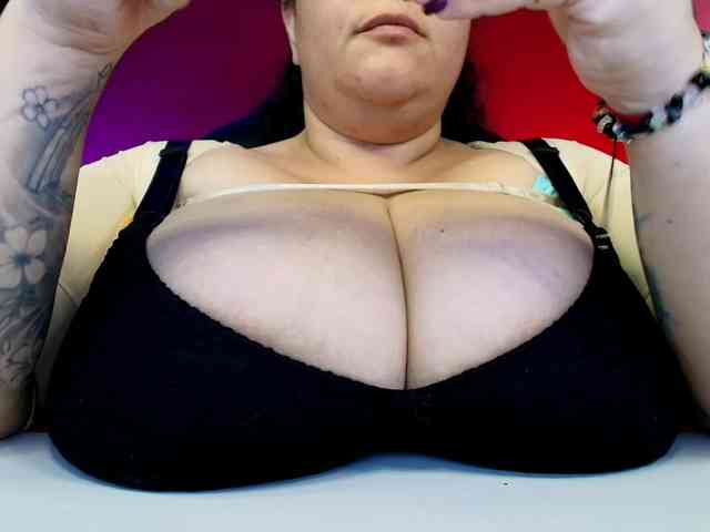 lulubigtitts webcam