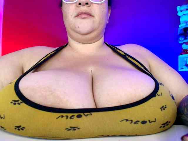 lulubigtitts webcam