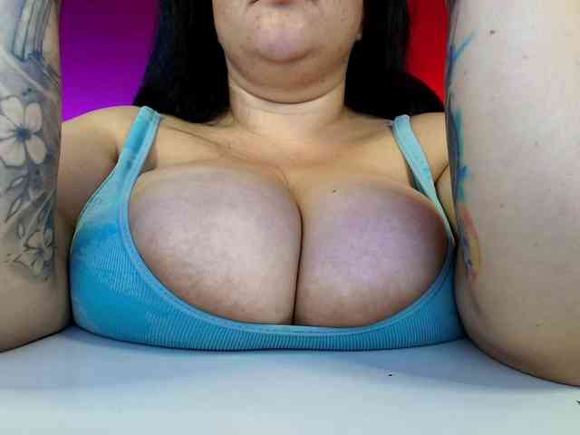 lulubigtitts webcam
