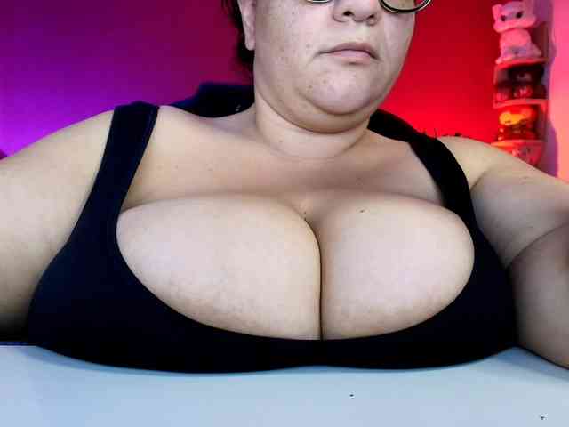 lulubigtitts webcam