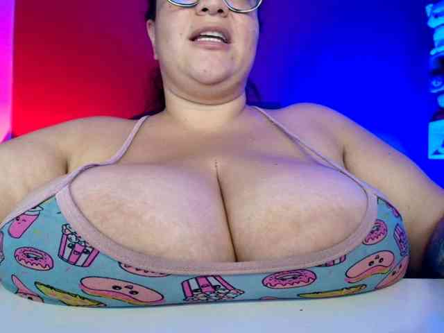 lulubigtitts webcam