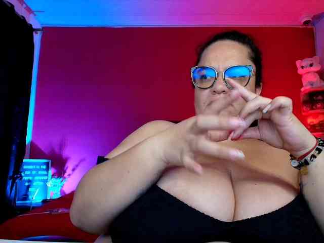 lulubigtitts webcam