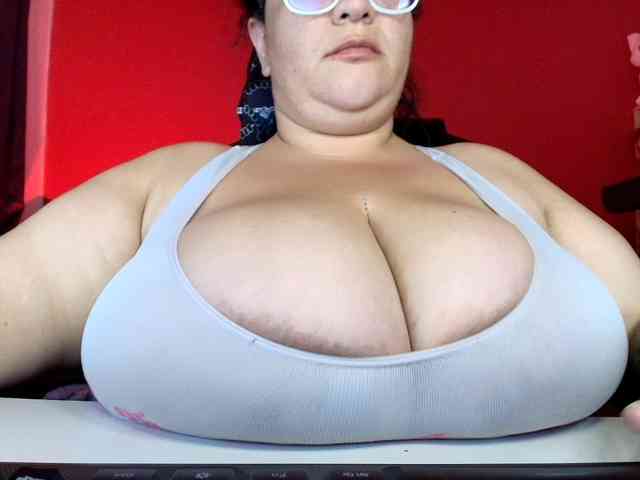 lulubigtitts webcam
