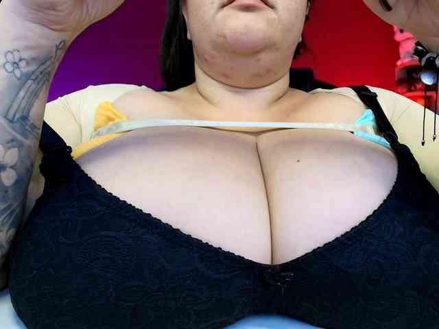 lulubigtitts webcam