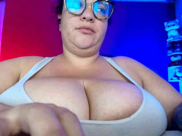 lulubigtitts webcam