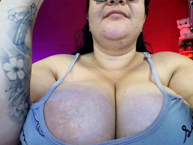 lulubigtitts webcam