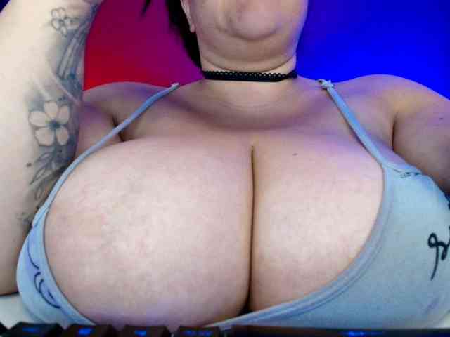lulubigtitts webcam