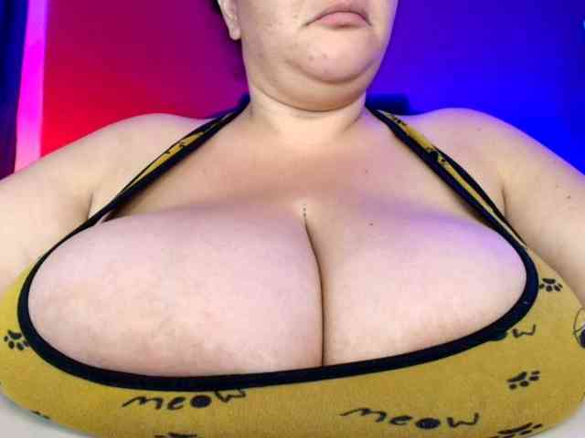 lulubigtitts webcam