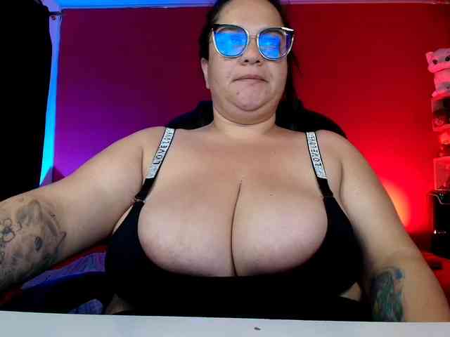 lulubigtitts webcam