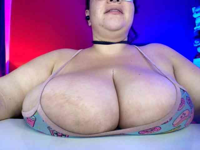 lulubigtitts webcam