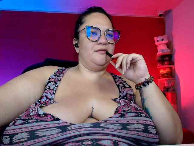 lulubigtitts webcam