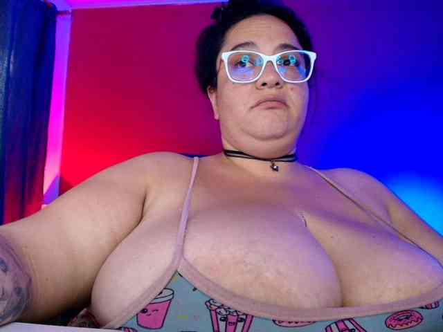 lulubigtitts webcam