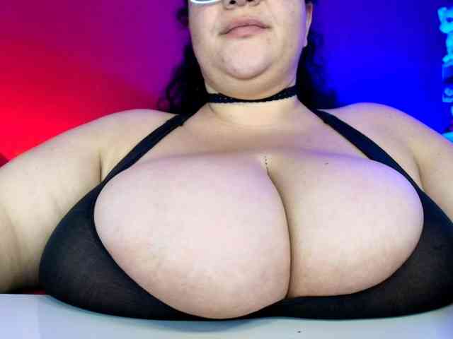 lulubigtitts webcam