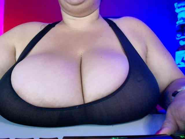 lulubigtitts webcam
