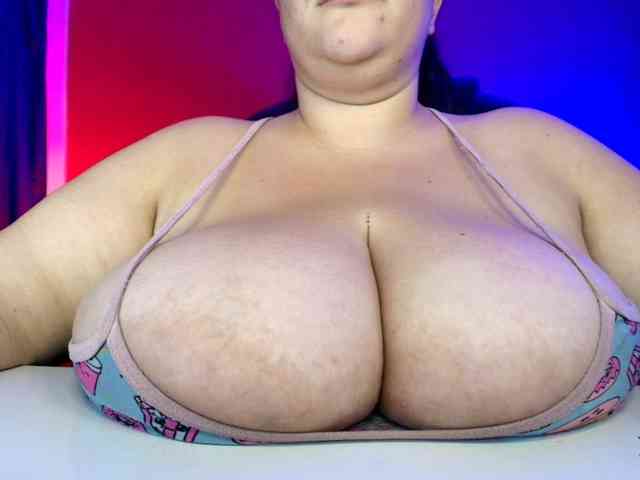 lulubigtitts webcam