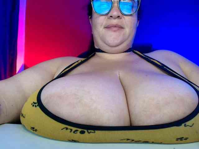 lulubigtitts webcam