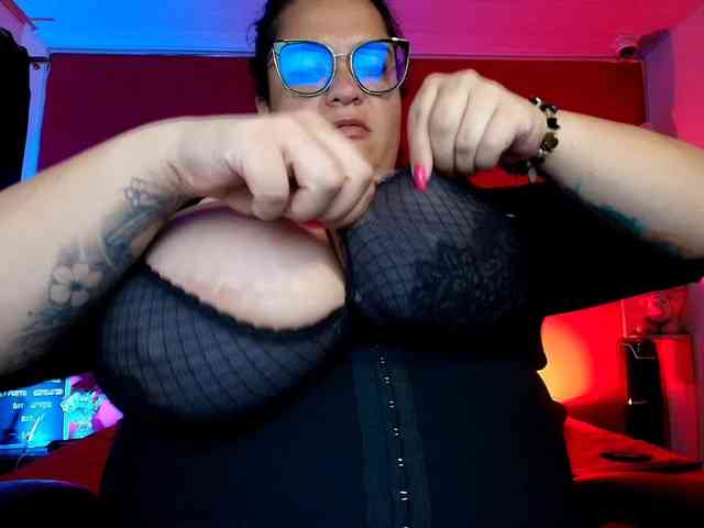 lulubigtitts webcam