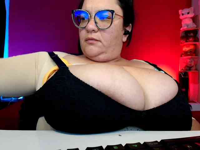 lulubigtitts webcam