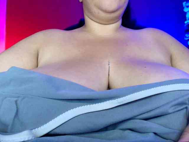 lulubigtitts webcam