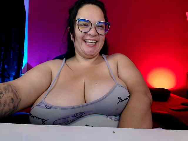 lulubigtitts webcam