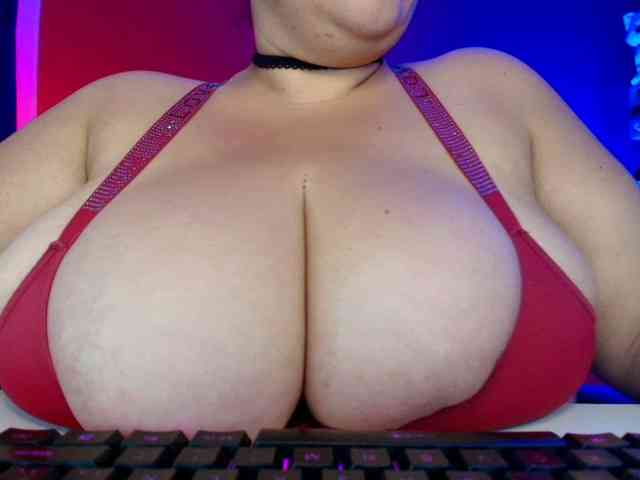 lulubigtitts webcam