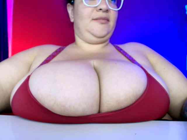 lulubigtitts webcam