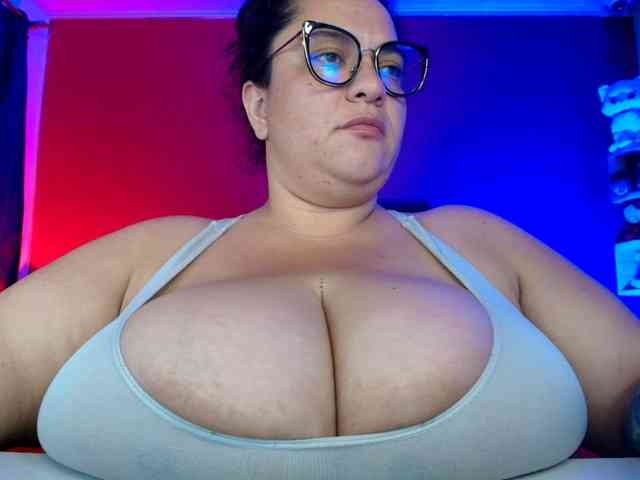 lulubigtitts webcam