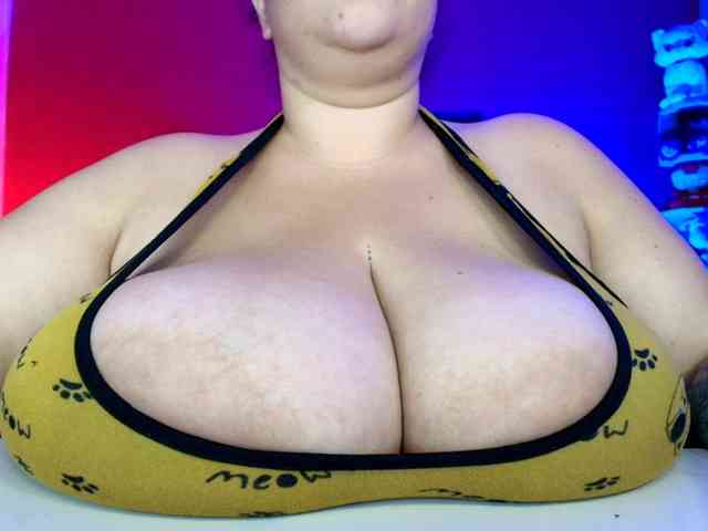 lulubigtitts webcam