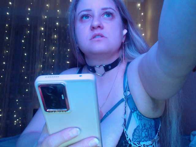 WetAngely's BongaCams show and profile