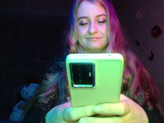 WetAngely's BongaCams show and profile