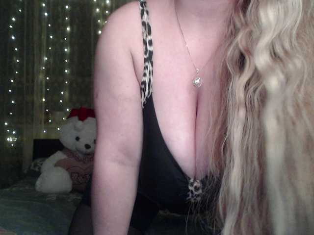 WetAngely's BongaCams show and profile