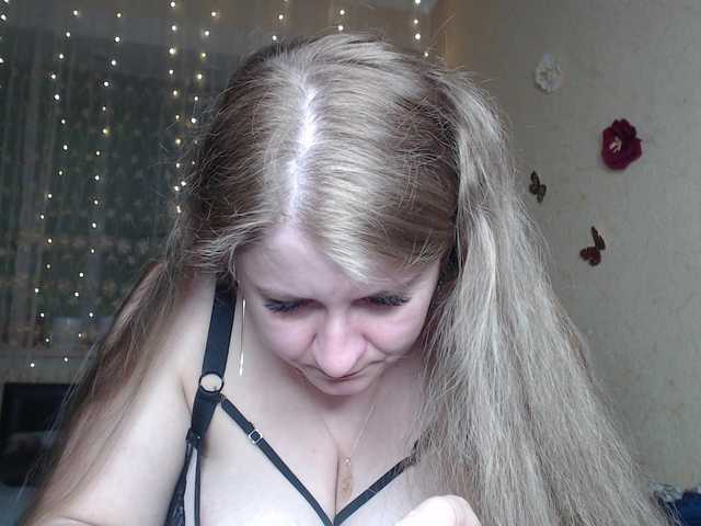 WetAngely's BongaCams show and profile