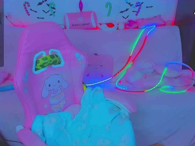 LittleKitsune's BongaCams show and profile