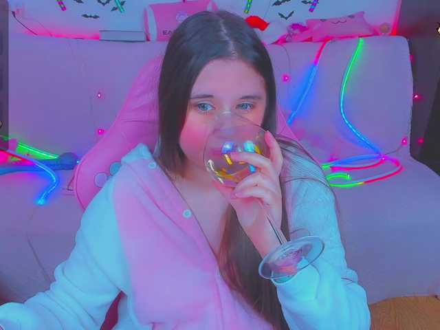 LittleKitsune's BongaCams show and profile