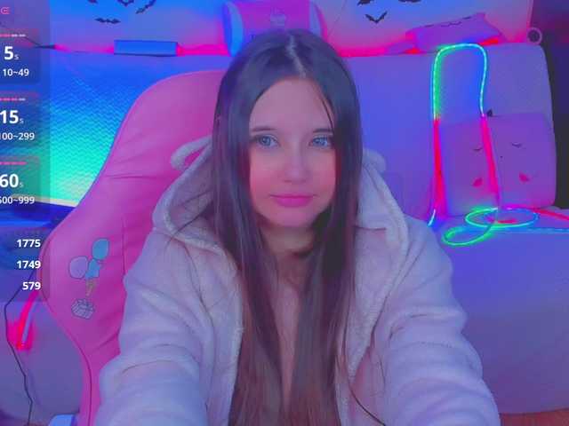 le modèle LoliSuccub est en webcam porno dans un show sur le site bongacams, il possède les tags suivants: Asian,Brunette,Shaved