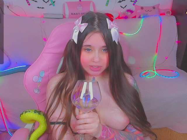 LittleKitsune's BongaCams show and profile