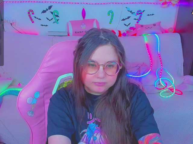 LittleKitsune's BongaCams show and profile