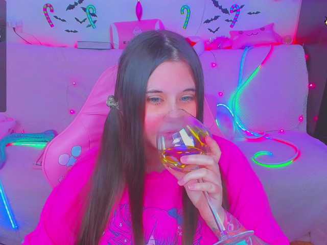 LittleKitsune's BongaCams show and profile