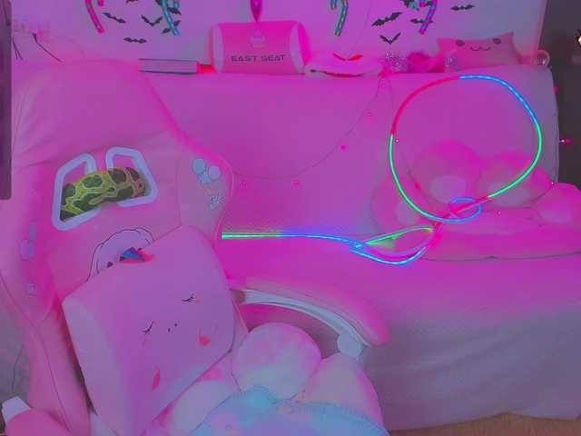 LittleKitsune's BongaCams show and profile