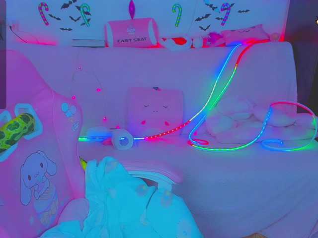 LittleKitsune's BongaCams show and profile