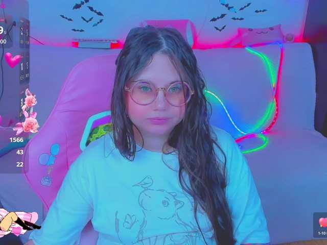 LittleKitsune's BongaCams show and profile