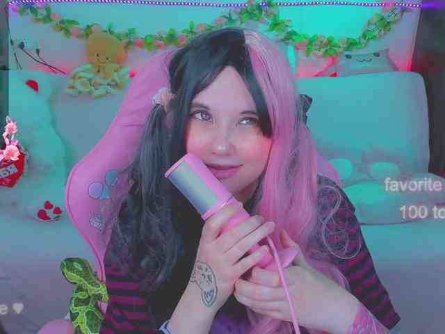 LoliSuccub webcam