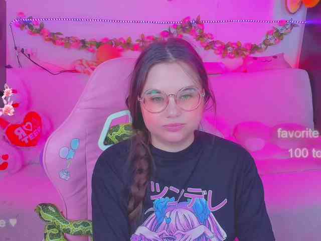 LoliSuccub webcam