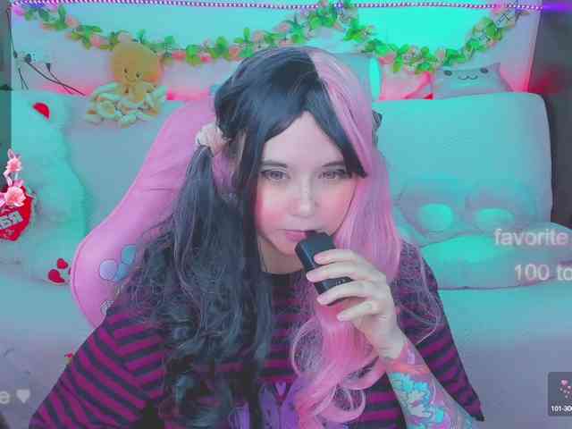 LoliSuccub webcam