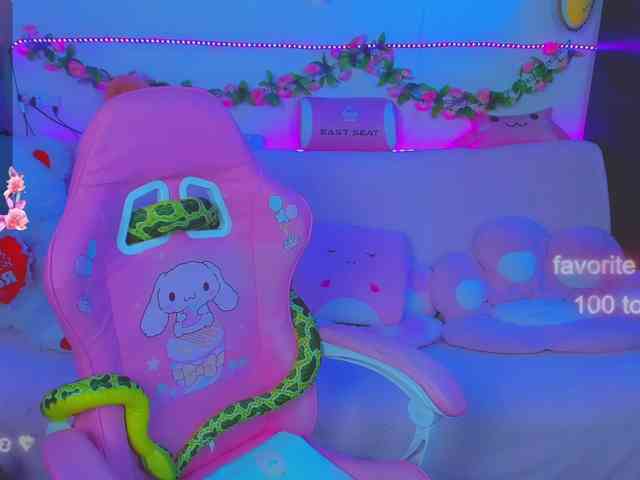 LoliSuccub webcam
